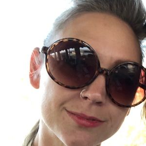 Meet your Posher, Raechel